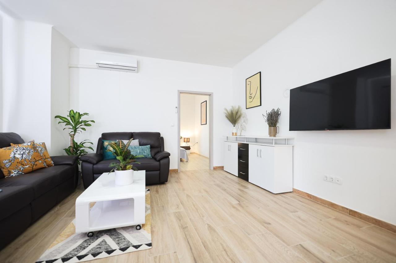 Mathilda'S Apartment Zadar Exterior photo